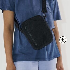 Baggu sport crossbody in black
